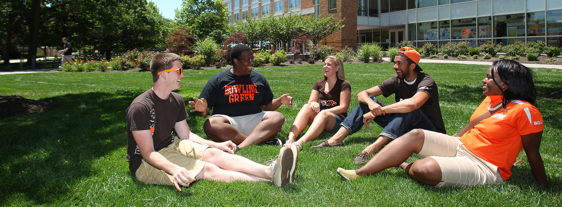 students-outside-orientation-bgee9413-mini students-outside-orientation-bgee9413-mini